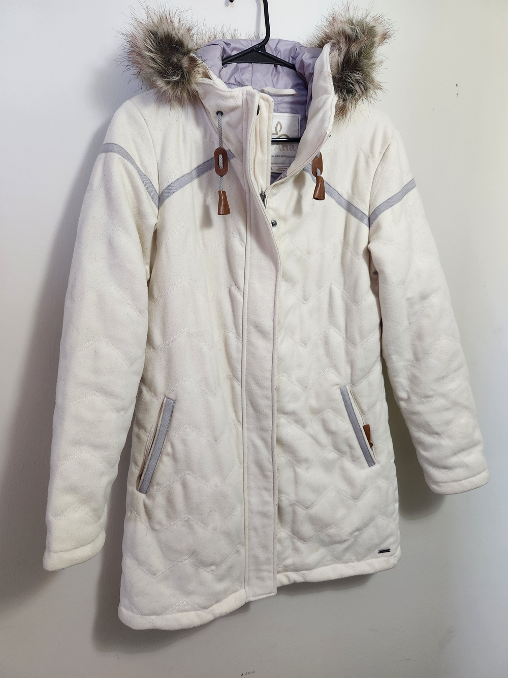 Prana Cream Quilted Hooded Puffer Coat with Faux Fur Trim